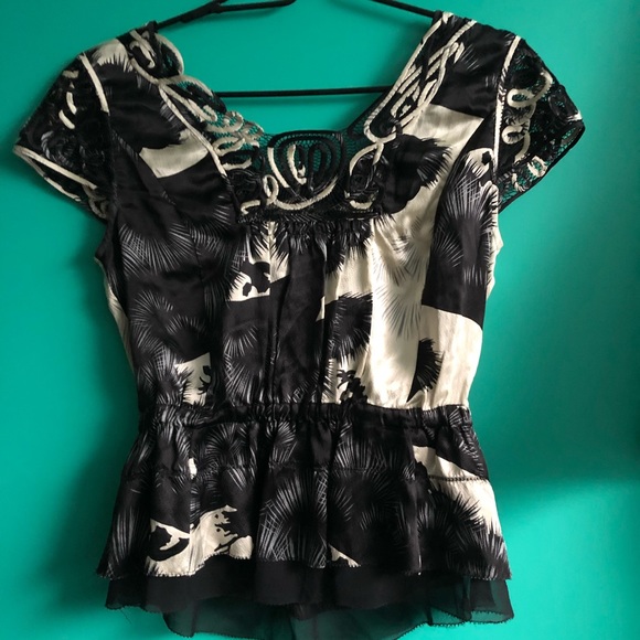 Leifsdottir 100% silk embroidered cap sleeve top - Picture 2 of 7